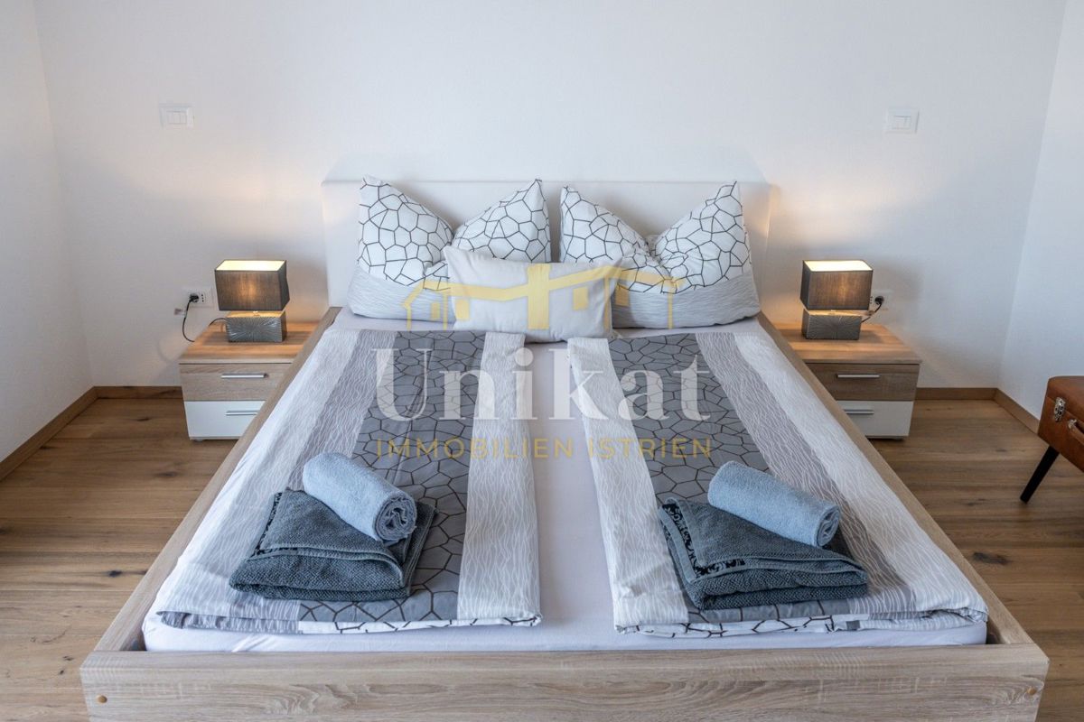 Luksuzna hiša z garažo v kleti - 3 km do morja